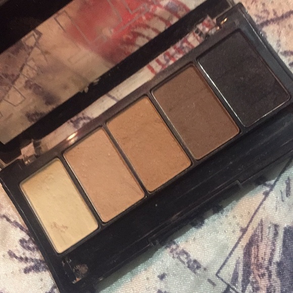 Make up - Picture 2 of 2